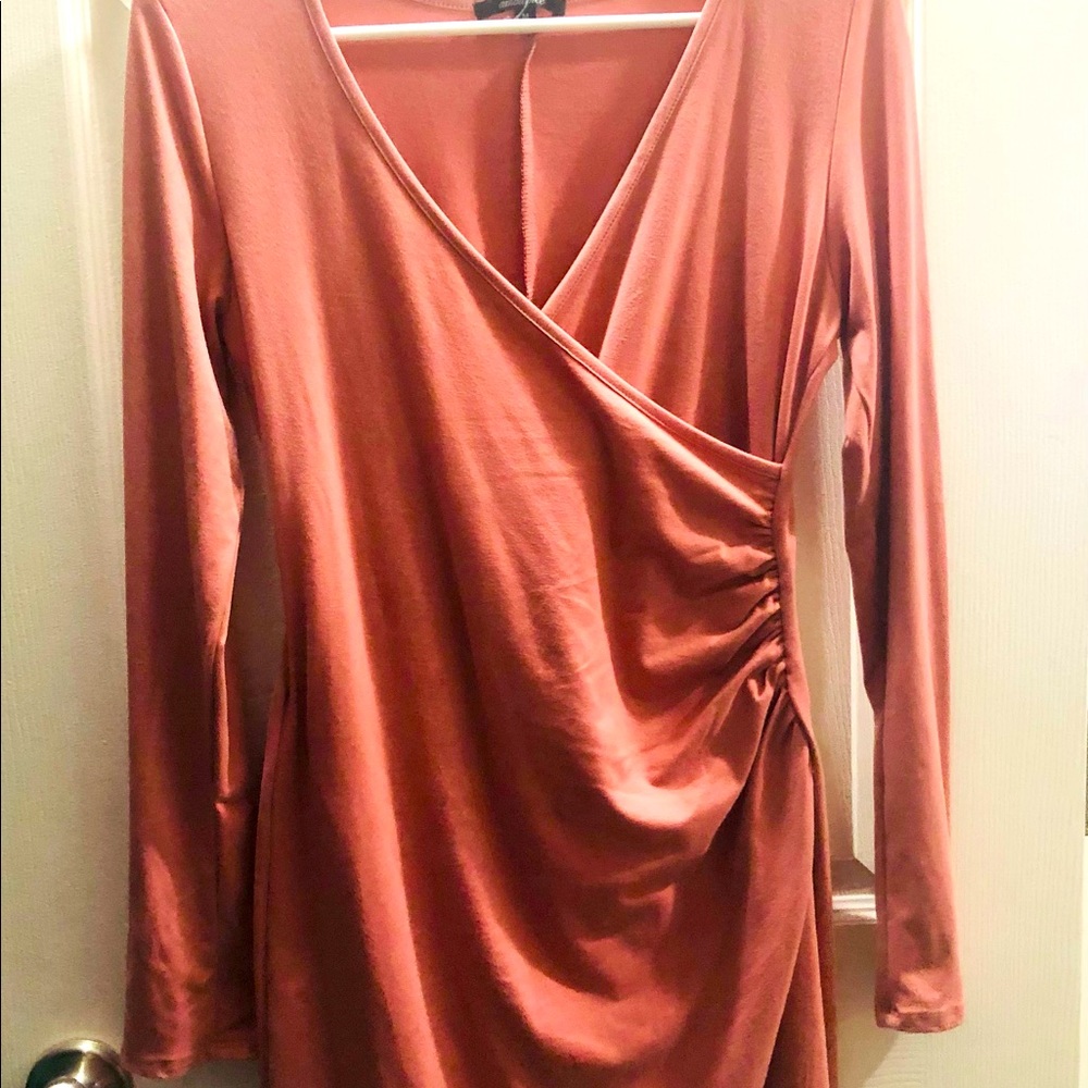 Pretty dress light pink color. Size M very stretchy. New